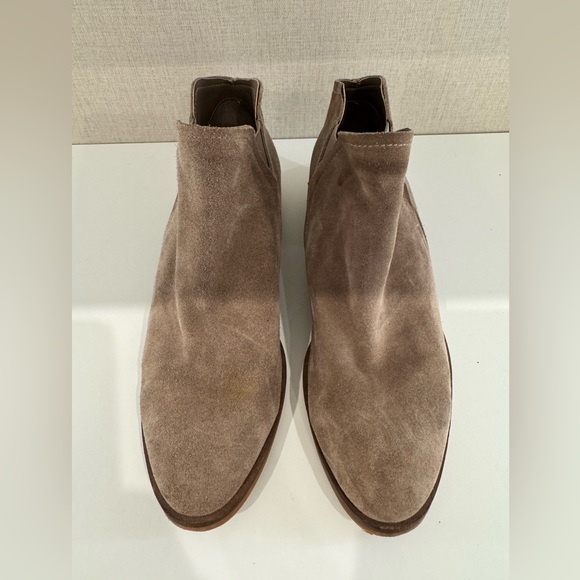 Dolce Vita Taupe Suede Pull On Ankle Bootie Stacked Heel, 9.5, Pre-owned - Picture 3 of 11